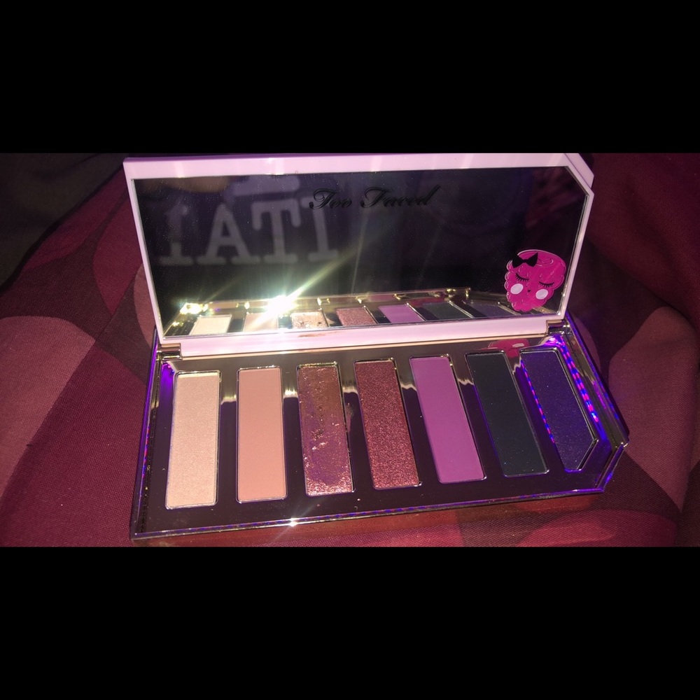 Too faced raspberry eyeshadow palette